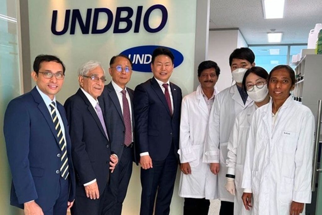Employees of South Korean company UNDBIO