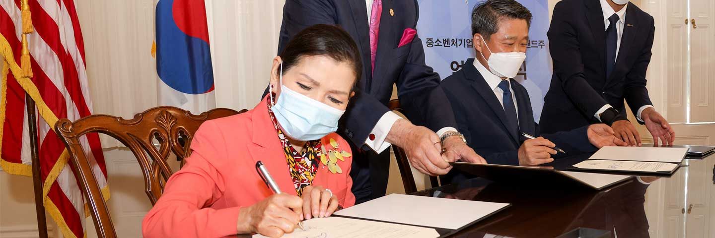 First Lady Yumi Hogan signs MOU